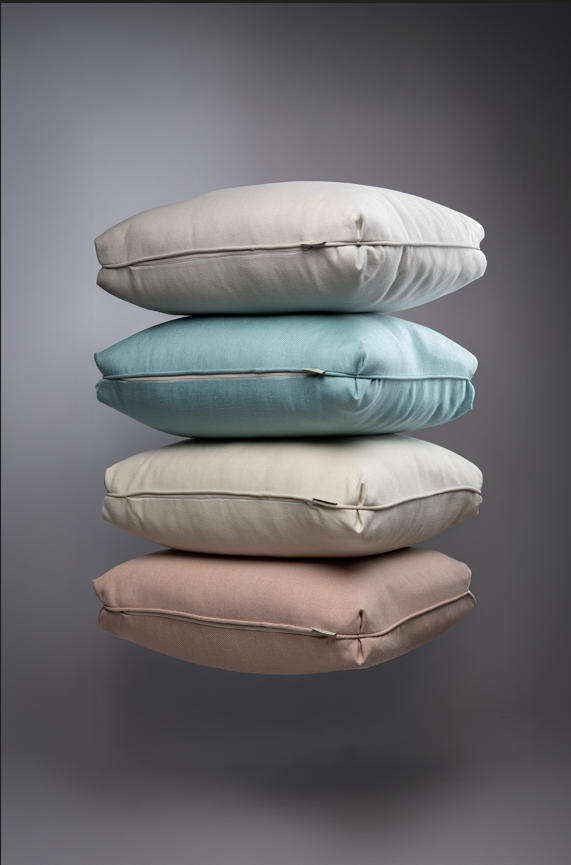 Hochwertiges Premiumbade Kissen mit besonderer Eckenverarbeitung, verschiedene Farben (hellgrau, hellblau, creme, rosa/lachs) schnell trocknend, schimmelresistent, aus Österreich